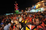  Anak Tabuik Nagari Pasa memainkan gendang tambua dan tasa di depan Tugu Tabuik, Pariaman, Sumatra Barat, Sabtu (15/9/2018). Atraksi gendang 