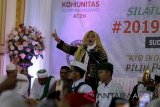 Wakil ketua tim pemenang calon presiden pasangan no urut 02 Prabowo Subianto- Sandiaga Salahudin Uno, Neno Warisman menyampaikan orasi politik saat menghadiri silaturrahmi dan deklarasi pemenangan pilpres di Banda Aceh, Minggu (30/9). Tim pemenang menyatakan optimis meraih suara terbanyak untuk memenangkan pasangan Prabowo-Sandi priode 2019-2024 pada pilpres tahun 2019 dengan 75 persen suara. (Antara Aceh/Ampelsa/18)