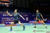 Pebulu tangkis ganda putra Indonesia, Fajar Alfian dan Muhammad Rian Ardianto mengembalikan kok ke arah lawannya pebulu tangkis Jepang Takeshi Kamura dan Keigo Sonoda pada turnamen China Open 2018 di Olympic Sports Center Xincheng Gymnasium, Changzhou, Cina, Selasa (18/9/2018). Fajar dan Rian menang dengan skor 20-22, 21-15, 21-15. (ANTARA FOTO/HO/Humas PBSI)