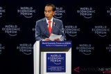 Presiden Joko Widodo berbicara pada sesi pleno World Economic Forum (Forum Ekonomi Dunia) ASEAN di Convention Center, di Hanoi, Vietnam, Selasa (12/9/2018). (ANTARA FOTO/REUTERS/Kham/foc) 