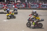 Pembalap memacu motornya pada kelas mini GP dalam kejuaraan balap motor 