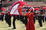 Pelajar mengikuti kompetisi Drum Band kategori konser di halaman Balai Kota Kediri, Jawa Timur, Senin (1/9). Kegiatan yang diikuti enam belas sekolah tingkat TK hingga SMP selama dua hari tersebut guna memeriahkan hari jadi ke-1139 Kota Kediri. Antara Jatim/Prasetia Fauzani/mas/18.