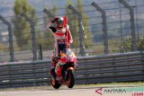 Pebalap MotoGP Spanyol Marc Marquez merayakan kemenangan saat finish pertama di sirkuit Aragon ,Spanyol, Minggu (23/9/20-18). ANTARA FOTO/REUTERS/Heino Kalis/pras.