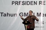 Presiden Joko Widodo menyampaikan pidato saat membuka kongres ke-36 GMKI dengan membunyikan angklung, di Bogor, Jawa Barat, Jumat (14/9). Kongres GMKI tersebut bertemakan, 