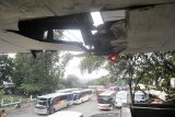 Suasana sejumlah bus antar kota dan antar provinsi berada di kawasan Terminal Baranangsiang, Kota Bogor, Jawa Barat, Kamis (13/9). Kepala Badan Pengelolaan Transportasi Jabodetabek (BPTJ) Bambang Trihantoro mengatakan revitalisasi terminal tipe A di kawasan Terminal Baranangsiang, Bogor ditargetkan akan dimulai pada 2019 mendatang sesuai dengan Peraturan Presiden Nomor 55 Tahun 2018 tentang Rencana Induk Transportasi Jakarta, Bogor, Depok, Tangerang dan Bekasi (RIT Jabodetabek) tahun 2018-2029. ANTARA JABAR/Arif Firmansyah/agr/18