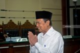 Terdakwa Wali kota nonaktif Mojokerto, Masud Yunus menjalani sidang tuntutan kasus suap pembahasan perubahan Anggaran Pendapatan Belanja Daerah Kota Mojokerto Tahun 2017 di Pengadilan Tindak Pidana Korupsi (Tipikor) Juanda, Sidoarjo, Jawa Timur, Selasa (18/9). Jaksa penuntut umum menuntut Masud Yunus dengan pidana selama empat tahun penjara dan denda Rp250 juta dengan subsider kurungan selama tiga bulan serta pencabutan hak politik selama empat tahun. Antara Jatim/Umarul Faruq/mas/18.