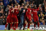 Pesepak bola Liverpool Daniel Sturridge (kedua kanan) bersama rekannya merayakan golnya di menit 89 yang menggagalkan kemenangan Chelsea pada pertandingan lanjutan Liga Primer Inggris di Stamford Bridge, Sabtu (29/9/2018). Reuters/John Sibley/foc.