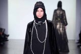 Vivi Zubedi unjuk karya lagi di New York fashion week
