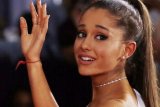 Ariana Grande absen di Emmy Award