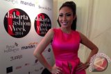 Ayu Dewi bilang puas saksikan konser Syahrini