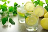 Berikut 7 khasiat rajin minum air lemon di pagi hari
