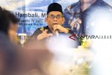 Wakil Ketua Komite IV DPD RI asal daerah Jawa Barat Ayi Hambali menyampaikan paparannya saat dialog kebangsaan di Bandung, Jawa Barat, Senin (10/9). Dialog Kebangsaan tersebut membahas pemekaran wilayah atau daerah otonomi baru, dana transfer daerah dan dana desa di Jawa Barat. ANTARA JABAR/M Agung Rajasa/agr/18
