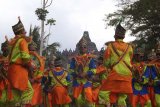 Yayasan Brayat Panangkaran sajikan kesenian rakyat di Borobudur