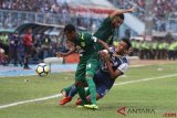 Arema Kalahkan Persebaya 