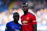     Pemain Chelsea N'Golo Kante (kiri) bersama pemain Manchester United Paul Pogba dalam pertandingan lanjutan Liga Premier yang berakhir seri di Stamford Bridge, London, Sabtu (20/10/2018). REUTERS/Dylan Martinez/foc.