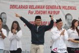 Direktur Relawan Tim Kampanye Nasional Jokowi - Ma'ruf Amin, Maman Imanulhaq (kedua kiri) bersama  Ketua Umum Relawan Generasi Milenial For Jokowi - Ma'ruf Amin, Abadi Ika Setiawan (kedua kanan) menghadiri deklarasi dukungan di Rumah Aspirasi, Menteng, Jakarta, Sabtu (6/10/2018). Mereka menyatakan dukungan bagi pasangan Jokowi-Ma'ruf Amin pada Pilpres 2019. ANTARA FOTO/Reno Esnir/hp.