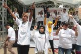     Warga yang tergabung dalam relawan generasi Milenial for Jokowi-Ma'ruf Amin menghadiri deklarasi dukungan di Rumah Aspirasi, Menteng, Jakarta, Sabtu (6/10/2018). Mereka menyatakan dukungan bagi pasangan Jokowi-Ma'ruf Amin pada Pilpres 2019. ANTARA FOTO/Reno Esnir/hp.