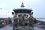 Danlantamal XII Laksamana Pertama TNI Greg. Agung W.D, M.Tr (Han) didampingi Wadan Lantamal XII Kolonel Laut (P) Joko Sumitro S.E. dan para Asisten Danlantamal XII menerima kunjungan Bupati Landak, Karolin Margret Natasa di Mako Lantamal XII Pontianak pada akhir September 2018. Dalam kesempatan tersebut, Bupati Landak berkesempatan untuk melihat langsung alutsista milik TNI AL/Lantamal XII Pontianak yakni KRI Torani - 860 Unsur Satuan Kapal Patroli Lantamal XII Pontianak. FOTO Dispen Lantamal XII Pontianak