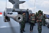 Danlantamal XII Laksamana Pertama TNI Greg. Agung W.D, M.Tr (Han) didampingi Wadan Lantamal XII Kolonel Laut (P) Joko Sumitro S.E. dan para Asisten Danlantamal XII menerima kunjungan Bupati Landak, Karolin Margret Natasa di Mako Lantamal XII Pontianak pada akhir September 2018. Dalam kesempatan tersebut, Bupati Landak berkesempatan untuk melihat langsung alutsista milik TNI AL/Lantamal XII Pontianak yakni KRI Torani - 860 Unsur Satuan Kapal Patroli Lantamal XII Pontianak. FOTO Dispen Lantamal XII Pontianak