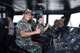 Danlantamal XII Laksamana Pertama TNI Greg. Agung W.D, M.Tr (Han) didampingi Wadan Lantamal XII Kolonel Laut (P) Joko Sumitro S.E. dan para Asisten Danlantamal XII menerima kunjungan Bupati Landak, Karolin Margret Natasa di Mako Lantamal XII Pontianak pada akhir September 2018. Dalam kesempatan tersebut, Bupati Landak berkesempatan untuk melihat langsung alutsista milik TNI AL/Lantamal XII Pontianak yakni KRI Torani - 860 Unsur Satuan Kapal Patroli Lantamal XII Pontianak. FOTO Dispen Lantamal XII Pontianak