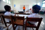 Petugas BPBD menyampaikan materi kebencanaan saat Kelas Inspirasi 