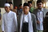 Calon Wakil Presiden nomor urut 01 Ma'ruf Amin (tengah) saat menghadiri kegiatan  Silaturahim dan Ngopi Bareng di Ballroom Hotel Harris, Malang, Jawa Timur, Senin (29/10/2018). Kegiatan tersebut dihadiri puluhan kyai muda pengasuh sejumlah komunitas santri di Jawa Timur. Antara Jatim/Ari Bowo Sucipto/ZK