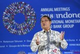 Menkominfo Rudiantara menyampaikan materi saat menjadi pembicara tunggal pada sesi New Economy Talk dalam rangkaian Pertemuan Tahunan IMF - World Bank Group 2018 di Nusa Dua, Bali, Kamis (11/10/2018). Dalam paparannya Menkominfo Rudiantara mengusung tema Maximising Digitalisation as Means to Improve Wealth and Income Distribution. ANTARA FOTO/ICom/AM IMF-WBG/Anis Efizudin/kye