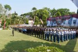 Peserta mengikuti upacara peringatan Hari Kesaktian Pancasila di areal Monumen Korban Keganasan Partai Komunis Indonesia (PKI) di Desa Kresek, Kecamatan Wungu, Kabupaten Madiun, Jawa Timur, Senin (1/10). Pemkab Madiun menggelar upacara Hari Kesaktian Pancasila di lokasi tersebut untuk mengenang peristiwa pemberontakan yang dilakukan PKI pada 1948. Antara Jatim/Siswowidodo/mas/18.