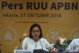 Menteri Keuangan Sri Mulyani memberikan keterangan pers tentang RUU APBN 2019 di Jakarta, Rabu (31/10/2018). Menkeu menyatakan dalam RUU APBN 2019 pendapatan negara ditetapkan sebesar Rp2.165,1 triliun sementara belanja negara sebesar Rp2.461,1 triliun. ANTARA FOTO/Akbar Nugroho Gumay/pras.