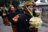 Kirab Gunungan Apem Saparan 