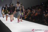 Jakarta Fashion Week 2019: Lenny Agustin