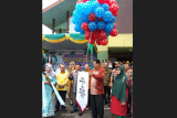 Bupati Kapuas Hulu Abang Muhammad Nasir melepas balon saat Dies Natalis III PDD Polnep Kapuas Hulu wilayah Kalimantan Barat. Foto Antaranews Kalbar/Timotius