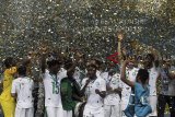 Pesepak bola Timnas Arab Saudi melakukan selebrasi kemenangan setelah mengalahakan Korea Selatan pada laga Final Piala Asia U-19 di Stadion Pakansari, Bogor, Jawa Barat, Minggu (4/11/2018). Arab Saudi menang dengan skor 2-1 dan berhasil menjadi juara Piala Asia U-19. ANTARA JABAR/Yulius Satria Wijaya/agr.