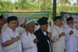 Ketua Tim Kampanye Nasional Jokowi-KH. Ma'ruf Amin Erick Thohir (kiri), Wakil Ketua Jaringan Kyai Santri Nasional (JKSN) Arum Sabil (kanan), Pengasuh Pondok Pesantren (Ponpes) Nurul Qornain KH. Yazid Karimullah (kedeua kiri), saat Deklarasi JKSN, di Ponpes Nurul Qornain, Desa Balet Baru, Sukowono, Jember, Jawa Timur, Kamis (22/11/2018). Deklarasi JKSN itu diikuti oleh kyai dan santri dari sembilan kabupaten di daerah Tapal Kuda Jawa Timur sebagai bentuk dukungan terhadap Capres - Cawapres Jokowi - KH Ma'ruf Amin. Antara Jatim/Seno/ZK.