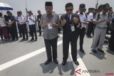     Keluarga dan kerabat korban mengikuti doa bersama dan tabur bunga di lokasi jatuhnya pesawat Lion Air JT 610 di perairan Tanjung Karawang, Jawa Barat, Selasa (6/11/2018). ANTARA FOTO/Dhemas Reviyanto/hp.