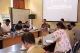 Wakil Bupati Tanah Laut Abdi Rahman memimpin rapat koordinasi plasma kelapa sawit antara PT Pola Kahuripan Inti Sawit dengan Koperasi Bina Bersama, di aula Dinas Pertanian Tanaman Pangan dan Perkebunan Tanah Laut, Senin (5/11).Foto:Antaranews Kalsel/Arianto.