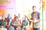 Bupati Tanah Laut H Sukamta membuka acara Manunggal Tuntung Pandang di Desa Bumi Asih, Kecamatan Panyipatan, Jum'at (23/11).Foto:Antaranews Kalsel/Arianto.