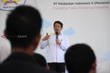 Direktur Teknik dan Manajemen Resiko PT Pelabuhan Indonesia (Pelindo) II Dani Rusli Utama menyampaikan kuliah umum saat kegiatan 'IPC Goes To Campus' di Universitas Tanjungpura Pontianak, Kalbar, Kamis (15/11/2018). ?IPC Goes To Campus? yang diadakan PT. Pelindo II (Persero) di sejumlah universitas di Indonesia tersebut, bertujuan untuk untuk menyampaikan informasi terkini tentang perkembangan maritim Indonesia khususnya di sektor pelabuhan. ANTARA FOTO/Jessica Helena Wuysang