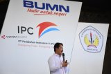 Direktur Teknik dan Manajemen Resiko PT Pelabuhan Indonesia (Pelindo) II Dani Rusli Utama menyampaikan kuliah umum saat kegiatan 'IPC Goes To Campus' di Universitas Tanjungpura Pontianak, Kalbar, Kamis (15/11/2018). ?IPC Goes To Campus? yang diadakan PT. Pelindo II (Persero) di sejumlah universitas di Indonesia tersebut, bertujuan untuk untuk menyampaikan informasi terkini tentang perkembangan maritim Indonesia khususnya di sektor pelabuhan. ANTARA FOTO/Jessica Helena Wuysang