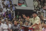 Capres Nomor Urut 02 Prabowo Subianto memberikan pidato politiknya pada acara Pembekalan Relawan Pasangan Capres-Cawapres Nomor Urut 02 Prabowo- Sandi di Istora Senayan, Jakarta, Kamis (22/11/2018). Acara tersebut mengambil tema 