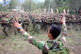 Prajurit TNI-AD mengikuti pedidikan pasukan Raider di Taman wisata Alam (TWA) Gunung Ijen di Banyuwangi Jawa Timur, Rabu (21/11/2018). Sebanyak 500 prajurit mengikuti pelatihan Pembentukan (Lattuk) Raider selama 84 hari yang terdiri dari tiga tahapan yakni Basis, Hutan Gunung dan Rawa Laut, untuk meningkatkan kualitas dan kemampuan prajurit yang handal dan profesional. Antara Jatim/Budi Candra Setya/ZK