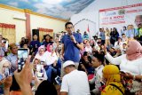 Cawapres nomor urut 02, Sandiaga Uno menjadi pembicara pada pelatihan OK OCE di Kota Gorontalo, Gorontalo, Minggu (4/11/2018). Pada kunjungannya ke Gorontalo, Sandiaga mengajak masyarakat Gorontalo untuk menjadi pengusaha melalui gaya OK OCE. ANTARA FOTO/Adiwinata Solihin/foc.