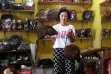 Produk kerajinan berbahan baku koran dimintai pasar