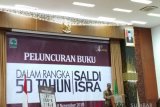 Peringati ulang tahun ke-50, Saldi Isra luncurkan lima buku konstitusi