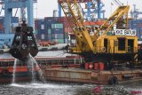 Pengerukan Lumpur Pelabuhan Tanjung Priok