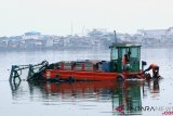 Kapal Pengangkut Sampah Waduk Pluit 