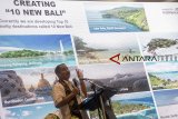 Menteri Pariwisata Arief Yahya memberi pemaparan tentang kawasan ekonomi khusus saat kunjungan kerja di Kawasan Pangandaran, Jawa Barat, Rabu (28/11/2018). Pemerintah Indonesia melalui usulan Pemerintah Provinsi Jawa Barat berencana melakukan penetapan sejumlah area Kabupaten Pangandaran sebagai Kawasan Ekonomi Khusus pada Maret 2019 untuk dikembangkan sebagai salah satu destinasi wisata di Indonesia bertaraf internasional. ANTARA FOTO/Novrian Arbi/aww.