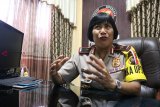 Wakapolda Kalbar, Brigjen Pol Sri Handayani berbicara kepada wartawan di Mapolda Kalbar, Selasa (13/11/2018). Dalam kesempatan tersebut Sri Handayani menyatakan Polda Kalbar bersikap profesional dan transparan dalam menangani kasus dugaan penganiayaan yang dilakukan istri perwira menengah Polresta Pontianak terhadap istri bawahannya terkait jual beli cincin berlian. ANTARA FOTO/Jessica Helena Wuysang