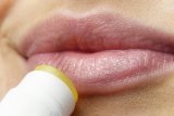 Atasi bibir menghitam dengan bahan alami