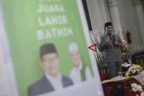 Gubenur Jawa Barat Ridwan Kamil menyampaikan pemaparan mengenai program kerjanya pada acara 100 Hari Jabar Juara di Aula Gedung Sate, Bandung, Jawa Barat, Jumat (28/12/2018). Pada 100 hari masa kerjanya, Gubernur Jawa Barat Ridwan Kamil bersama Wakil Gubernur Jawa Barat Uu Ruzhanul Ulum telah melaksanakan 14 program yang berasal dari aspirasi masyarakat, dan rekomendasi tim optimasi dan sinkronisasi Jabar Juara. ANTARA JABAR/Raisan Al Farisi/agr. 